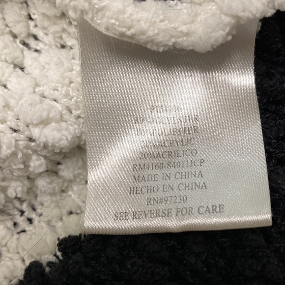 Almost famous fuzzy hi low sweater xs - Picture 5 of 5